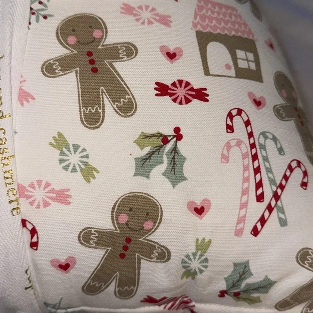 2pk 18x18 Cupcake and Cashmere Sweet Treats Gingerbread Christmas Pillows